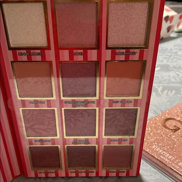 Minnie Mouse Eyeshadow Palette - Picture 3 of 3